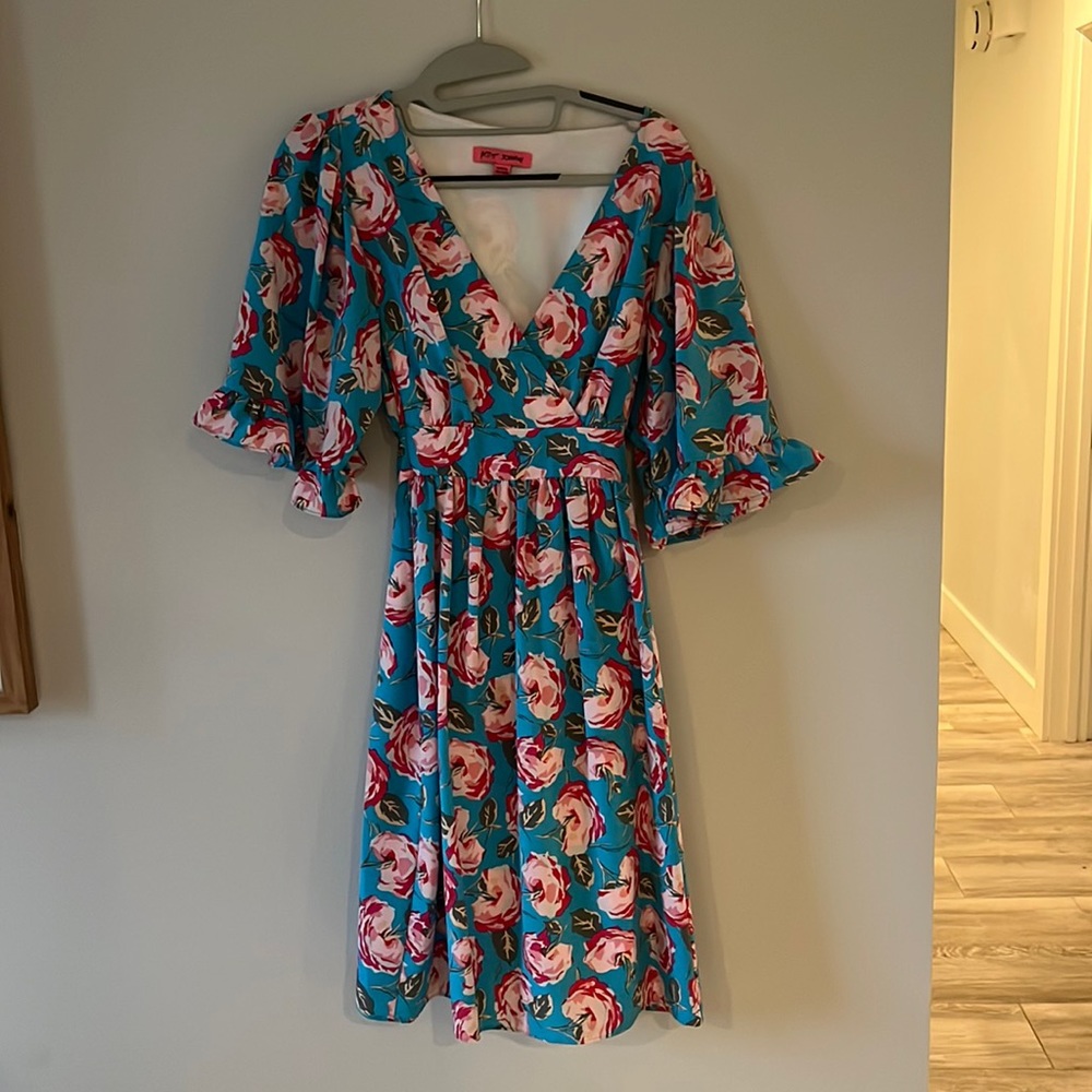 Betsey Johnson floral bell sleeve dress size 8
